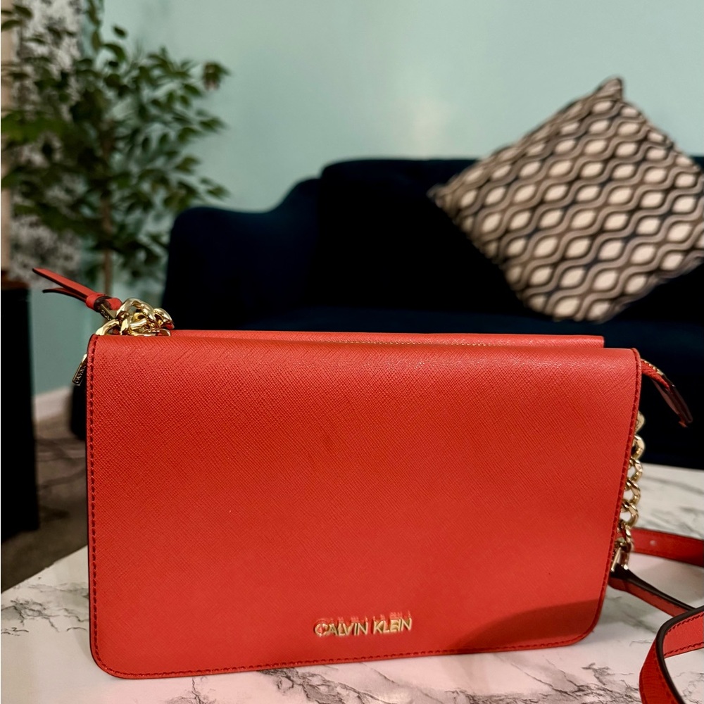 Brand new Calvin Klein bags. Perfect for styling with any outfit outfits!